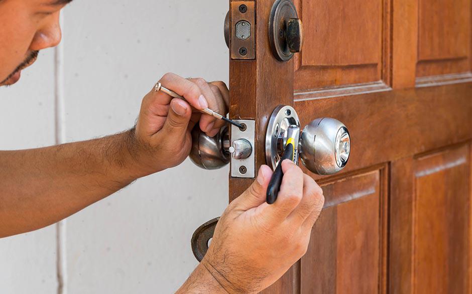 ouverture de porte claquée serrurier Clichy